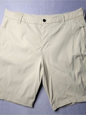 lululemon athletica Men's Cream Flat-Front Shorts
